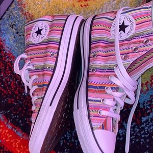 converse white with pink stripes